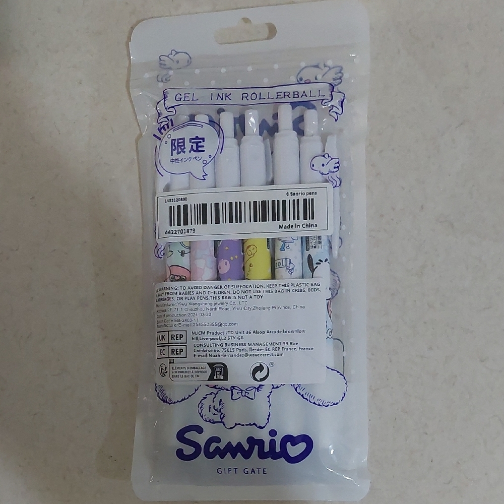 New in box 6pc Sanrio Gel Ink Rollerball Pens Set